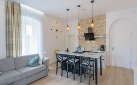 Arcus Apartment With Beautiful Terrace